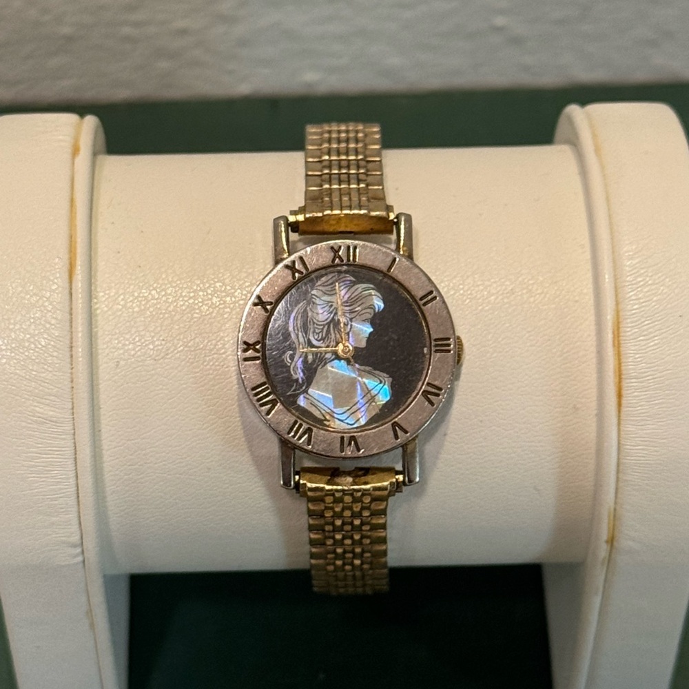 Unique Vintage Metallic Cameo Women’s Silver & Gold Tone Wrist Watch-Not working